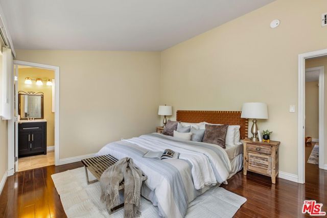 20411 Hatteras Street, Woodland Hills (los Angeles), CA 91367