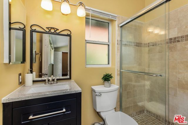 20411 Hatteras Street, Woodland Hills (los Angeles), CA 91367