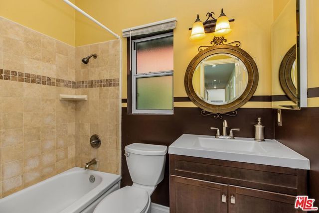 20411 Hatteras Street, Woodland Hills (los Angeles), CA 91367