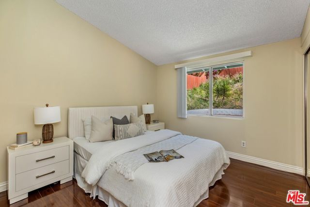 20411 Hatteras Street, Woodland Hills (los Angeles), CA 91367