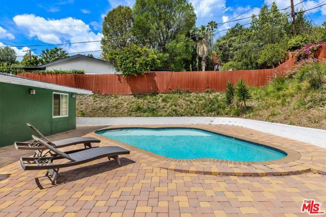 20411 Hatteras Street, Woodland Hills (los Angeles), CA 91367