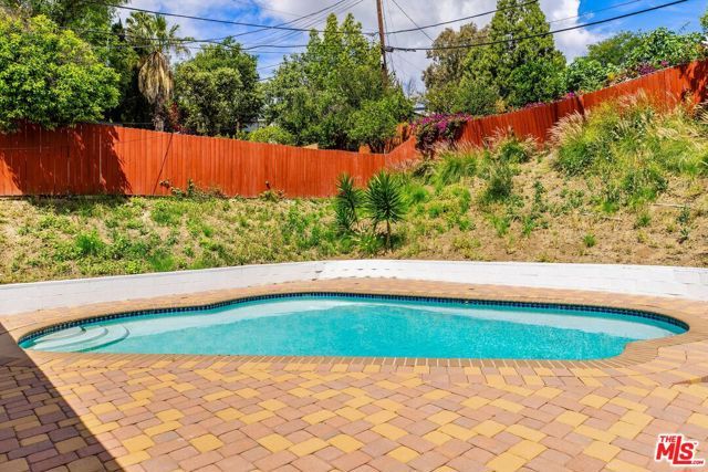 20411 Hatteras Street, Woodland Hills (los Angeles), CA 91367