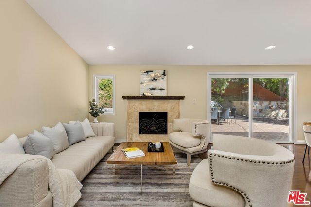 20411 Hatteras Street, Woodland Hills (los Angeles), CA 91367