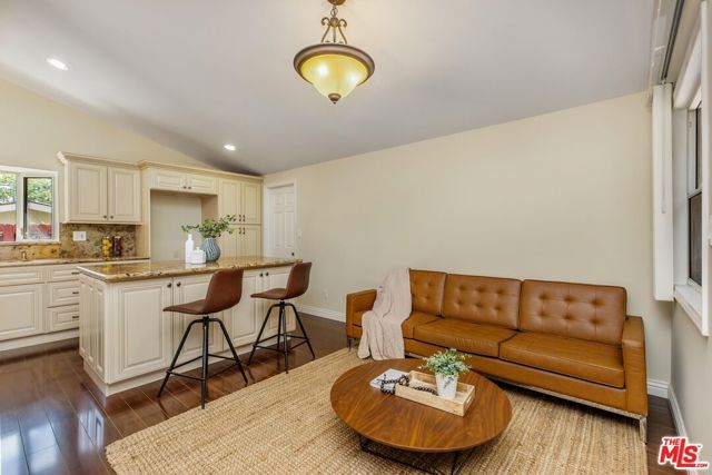20411 Hatteras Street, Woodland Hills (los Angeles), CA 91367