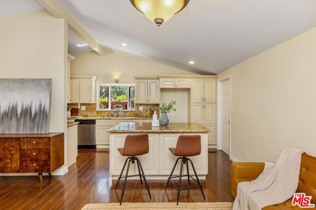 20411 Hatteras Street, Woodland Hills (los Angeles), CA 91367