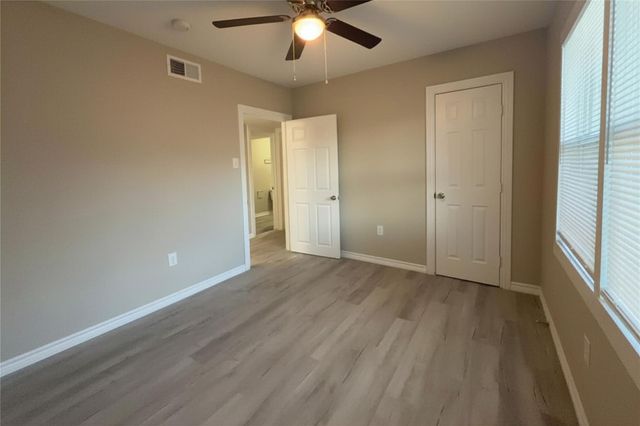 2214 5th Avenue N, Texas City, TX 77590