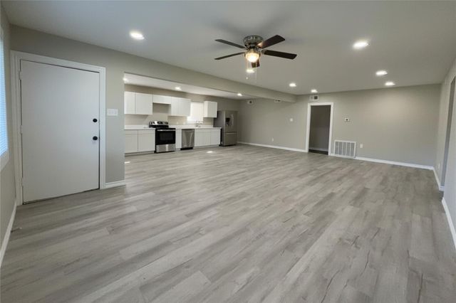 2214 5th Avenue N, Texas City, TX 77590