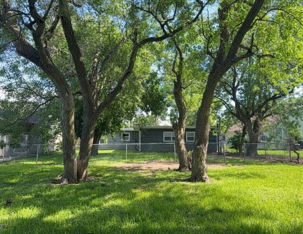 2214 5th Avenue N, Texas City, TX 77590