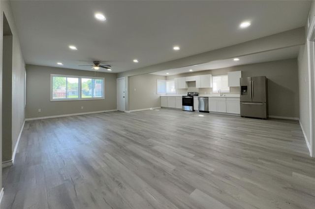 2214 5th Avenue N, Texas City, TX 77590