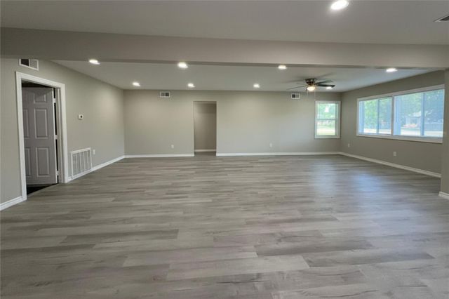 2214 5th Avenue N, Texas City, TX 77590