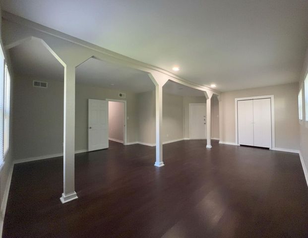 2214 5th Avenue N, Texas City, TX 77590