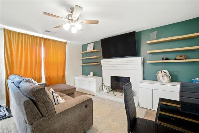 916 Spring Garden LN, Virginia Beach, VA 23452