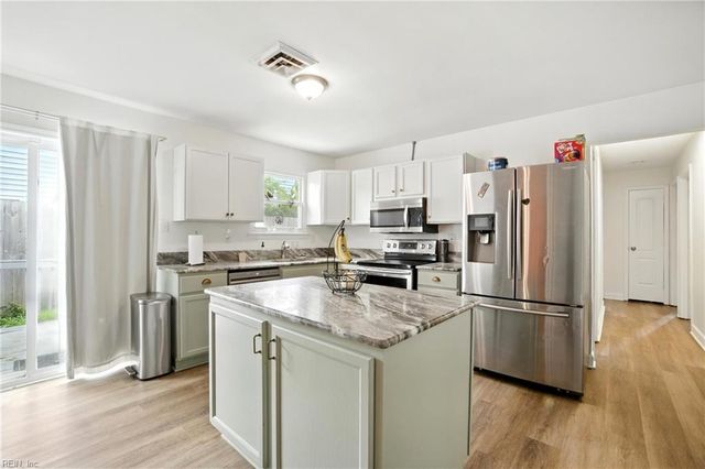 916 Spring Garden LN, Virginia Beach, VA 23452