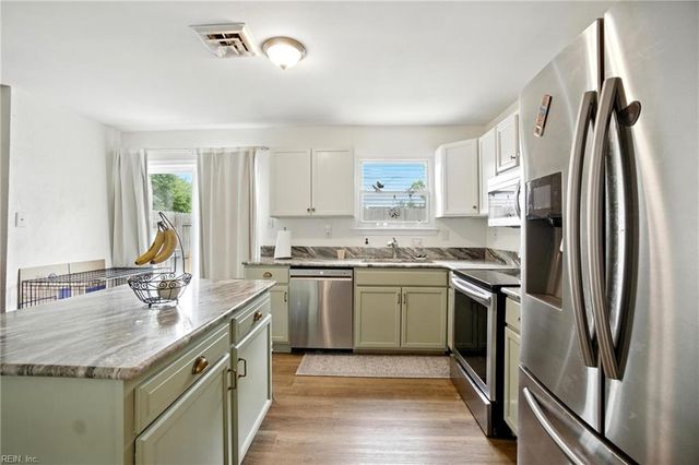 916 Spring Garden LN, Virginia Beach, VA 23452