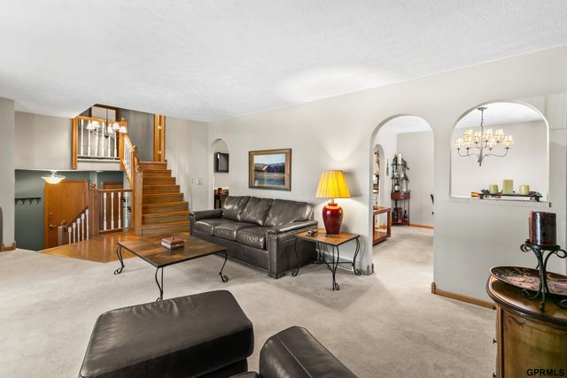 1432 S 136th Street, Omaha, NE 68144