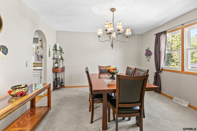 1432 S 136th Street, Omaha, NE 68144