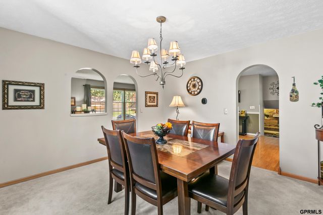 1432 S 136th Street, Omaha, NE 68144