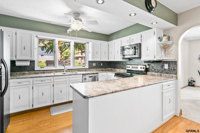 1432 S 136th Street, Omaha, NE 68144