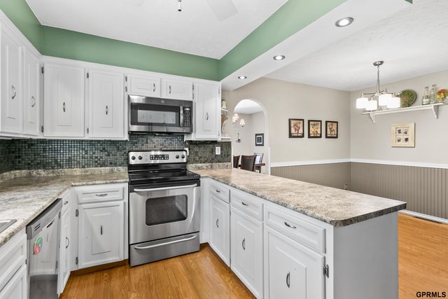 1432 S 136th Street, Omaha, NE 68144