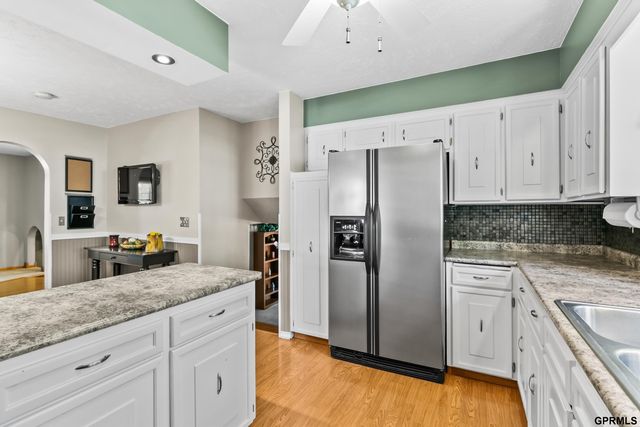 1432 S 136th Street, Omaha, NE 68144