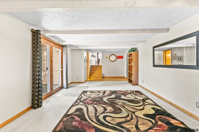 1432 S 136th Street, Omaha, NE 68144