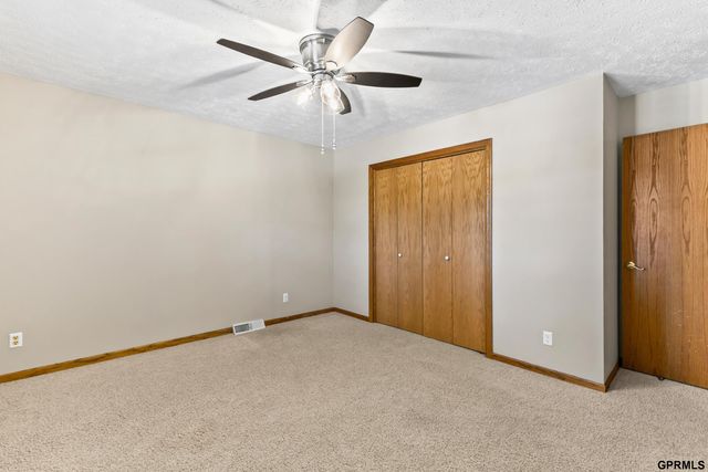 1432 S 136th Street, Omaha, NE 68144