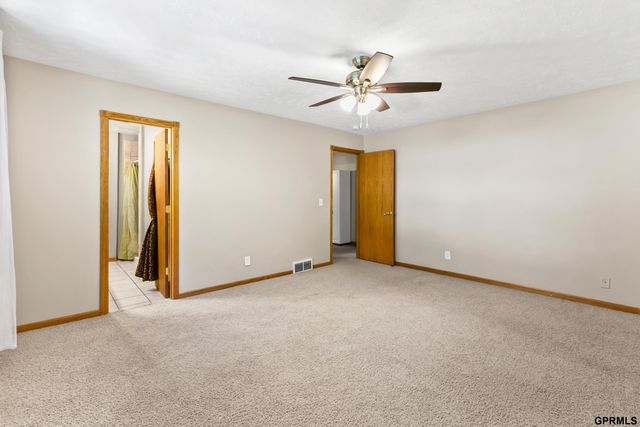 1432 S 136th Street, Omaha, NE 68144