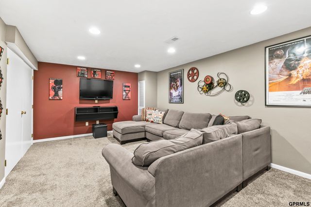 1432 S 136th Street, Omaha, NE 68144