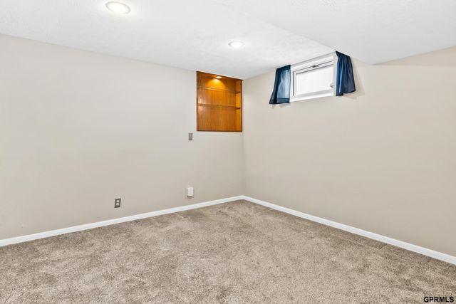 1432 S 136th Street, Omaha, NE 68144