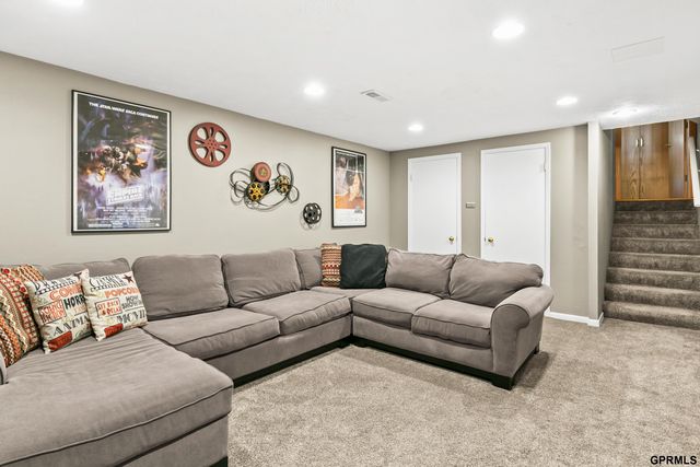 1432 S 136th Street, Omaha, NE 68144