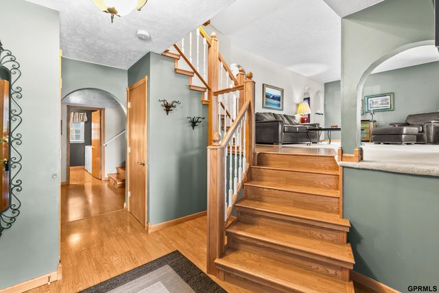 1432 S 136th Street, Omaha, NE 68144