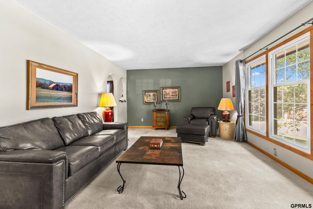 1432 S 136th Street, Omaha, NE 68144