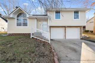 725 NE Lyon Drive, Lee's Summit, MO 64086