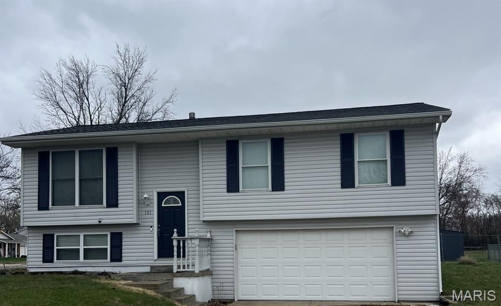 101 El Caballo Drive, St Peters, MO 63376