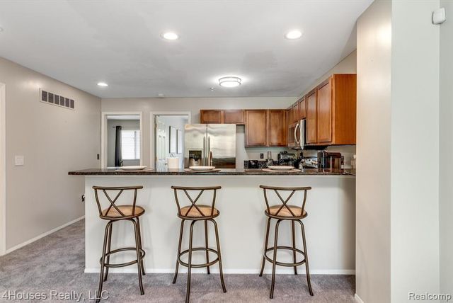 654 Lydia Lane 48, Pontiac, MI 48341