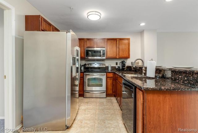 654 Lydia Lane 48, Pontiac, MI 48341