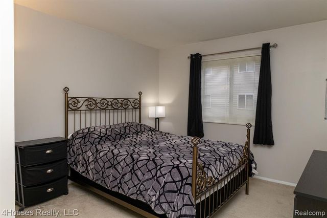 654 Lydia Lane 48, Pontiac, MI 48341