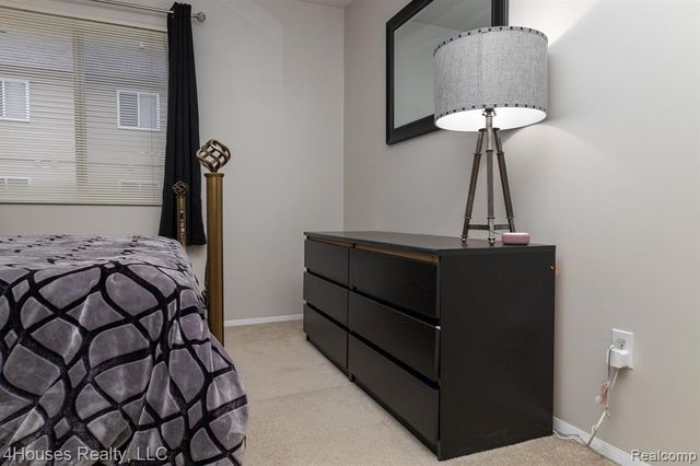654 Lydia Lane 48, Pontiac, MI 48341