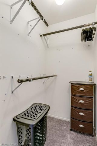 654 Lydia Lane 48, Pontiac, MI 48341