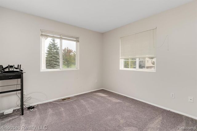 654 Lydia Lane 48, Pontiac, MI 48341