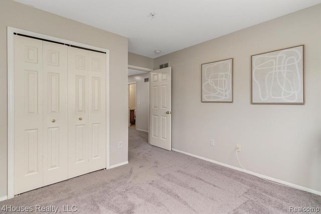 654 Lydia Lane 48, Pontiac, MI 48341