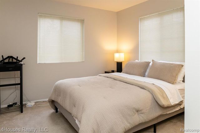 654 Lydia Lane 48, Pontiac, MI 48341