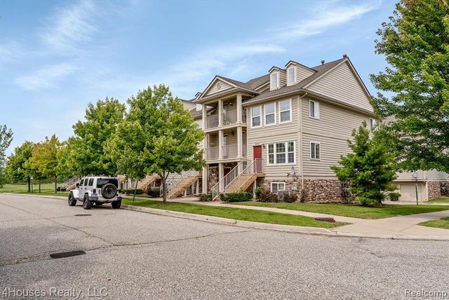 654 Lydia Lane 48, Pontiac, MI 48341