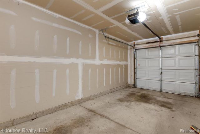 654 Lydia Lane 48, Pontiac, MI 48341