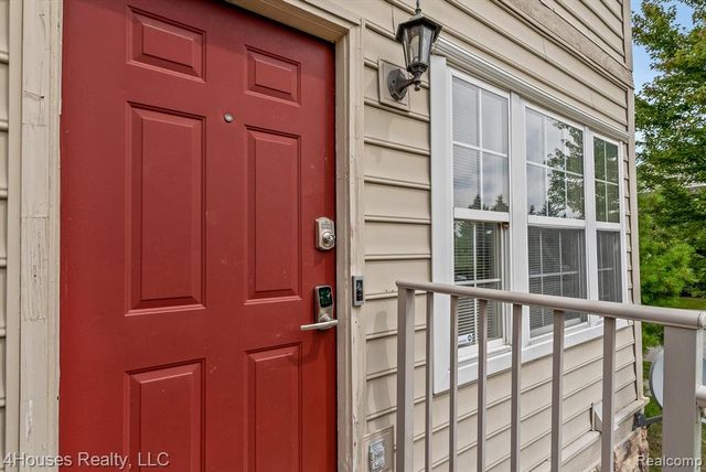 654 Lydia Lane 48, Pontiac, MI 48341