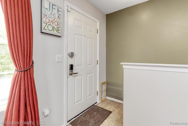 654 Lydia Lane 48, Pontiac, MI 48341
