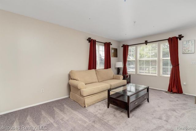 654 Lydia Lane 48, Pontiac, MI 48341