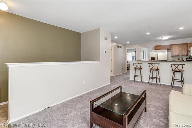 654 Lydia Lane 48, Pontiac, MI 48341