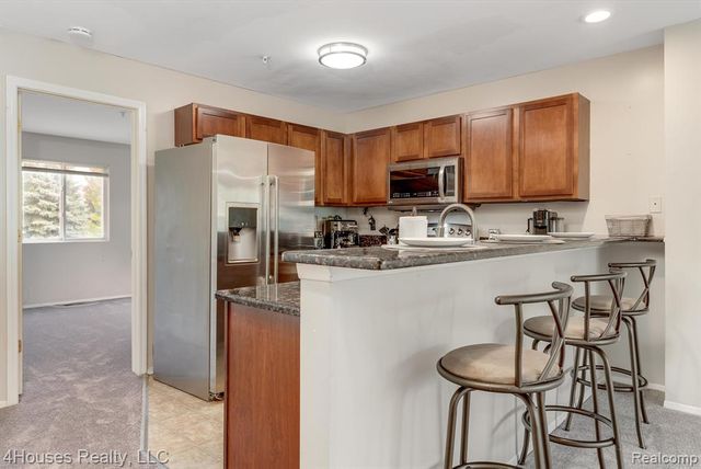 654 Lydia Lane 48, Pontiac, MI 48341