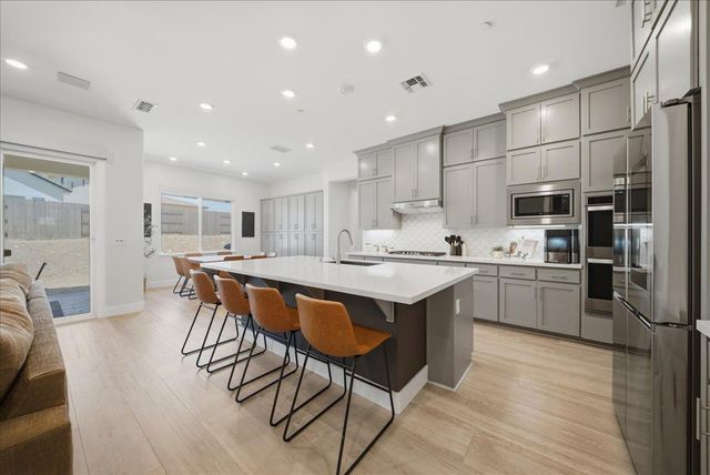 1222 Buck Ridge Dr, Rocklin, CA 95765